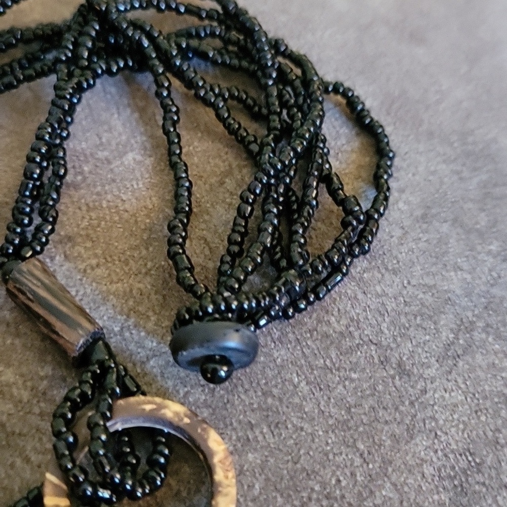 Vtg Round Wood Pendant Glass Seed Beaded Twisted Torsade Necklace - Picture 4 of 7